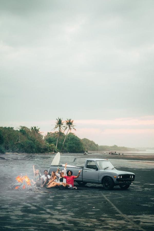 Seaside Tribe - Boutique Surf Stay & Retreat Tanah Lot Dış mekan fotoğraf